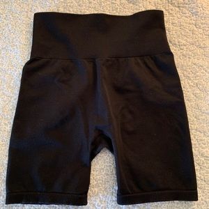 TALA Hosta short black